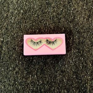 Thin Wispy Lashes